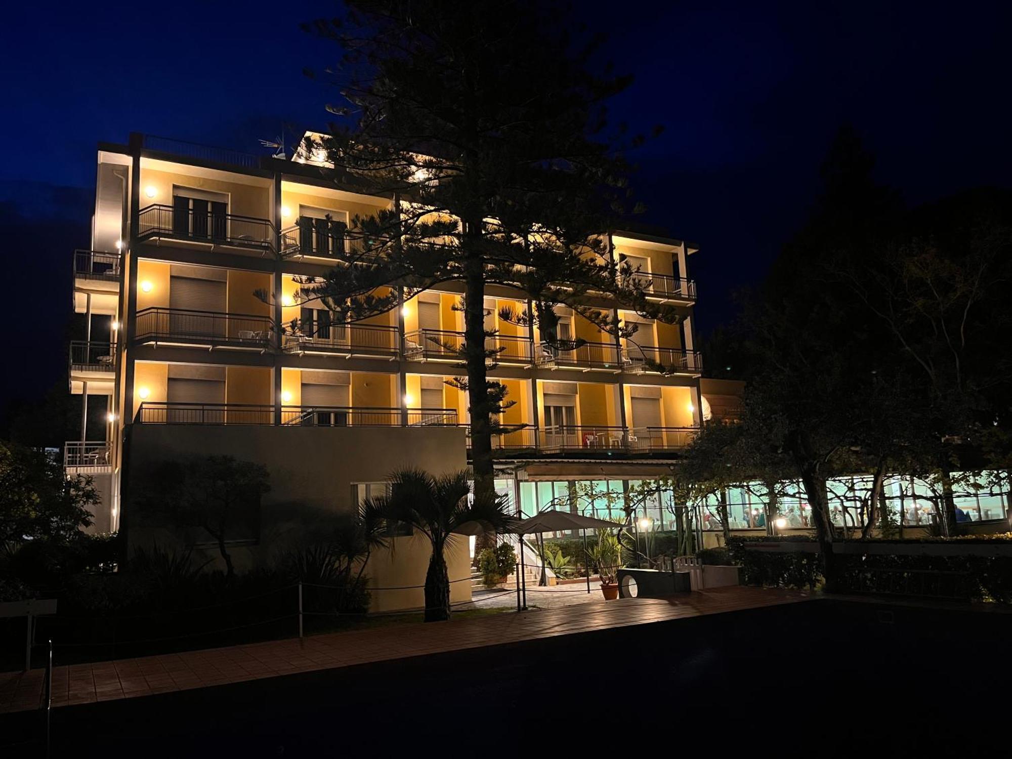 Hotel Eden Park Diano Marina Ngoại thất bức ảnh