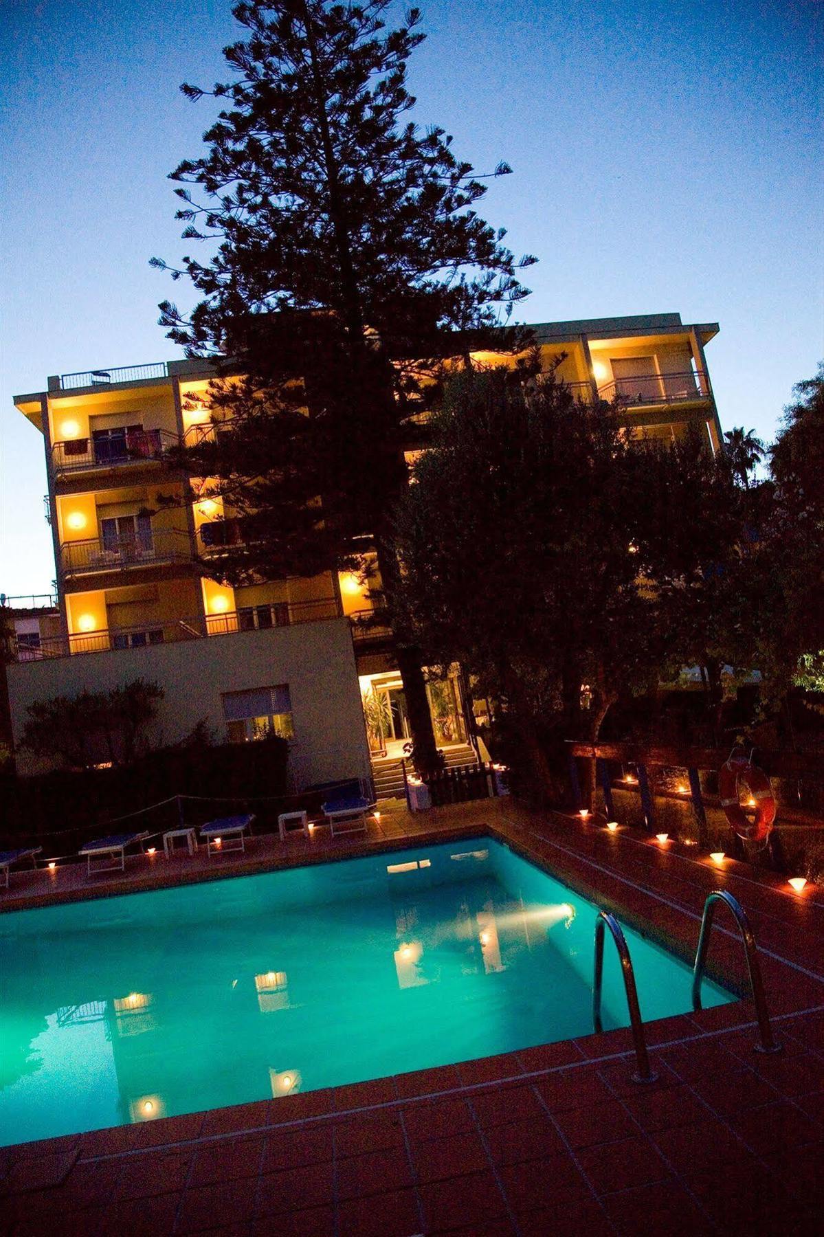 Hotel Eden Park Diano Marina Ngoại thất bức ảnh